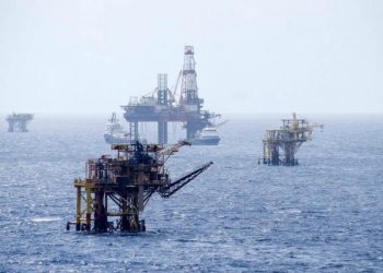 Retiran extranjeros 83 mdd de inversiones en petróleo