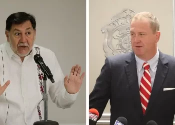 Por burlas de Fernández Noroña, senador de EU propone elevar el impuesto a las remesas