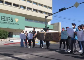 Padres protestan por falta de quimioterapias en el Hospital Infantil de Sonora