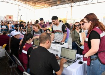 Gobernador Durazo cumple a familias hermosillenses; jornada gratuita de “Sonora Atiende” llega a la Nuevo Hermosillo