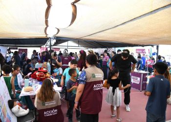 Gobernador Durazo cumple a familias de la colonia Villa Verde con feria de servicios gratuitos Sonora Atiende