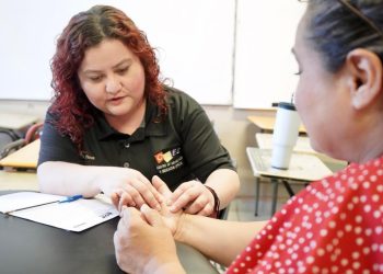 Gobierno de Sonora lleva servicios y apoyos a familias vulnerables de Puerto Peñasco