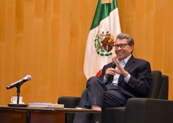 Diputado Ricardo Monreal plantea reformas para prohibir la venta de bebidas energéticas a menores de 18 años