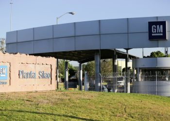 La planta de camionetas de GM en México detiene su producción durante varias semanas