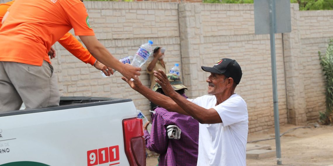 Gobierno de Sonora refuerza acciones preventivas con entrega de agua y suero
