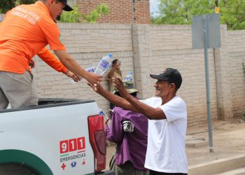 Gobierno de Sonora refuerza acciones preventivas con entrega de agua y suero