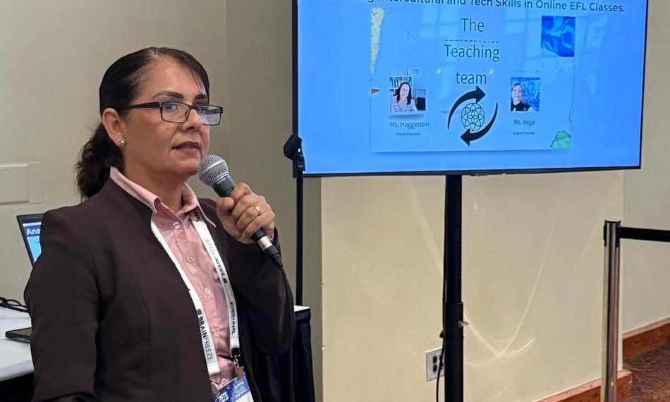 Participa docente normalista sonorense en encuentro internacional de educadores virtuales