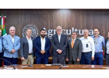 Productores de jitomate se reúnen con la Sader