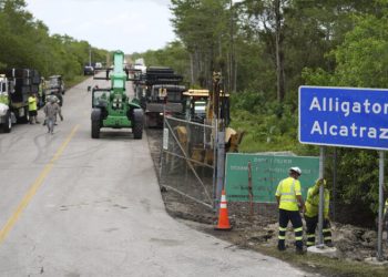 Migrantes mexicanos no llegarán a “Alcatraz Lagarto”