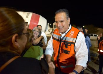 Cumple Antonio Astiazarán con obra de puente peatonal y vehicular en Puerta del Rey