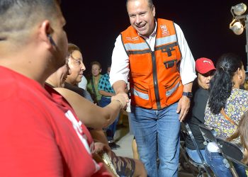 Cumple Toño Astiazarán a vecinos del norponiente con pavimentación con concreto hidráulico y puente peatonal y vehicular