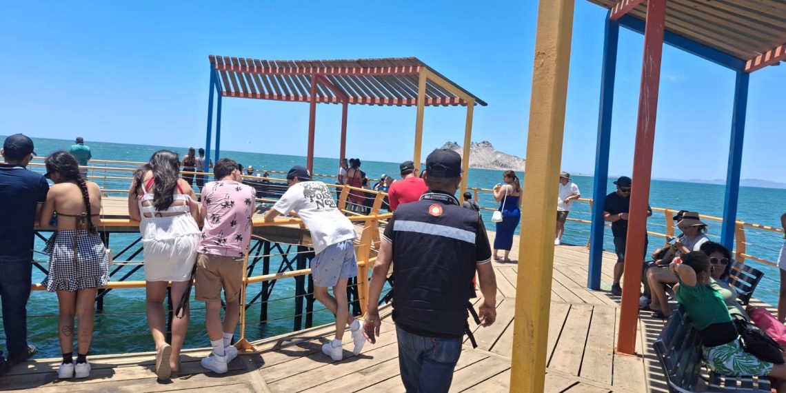 Mantiene personal de Protección Civil y Tránsito Municipal recorridos constantes en Bahía de Kino para prevenir accidentes