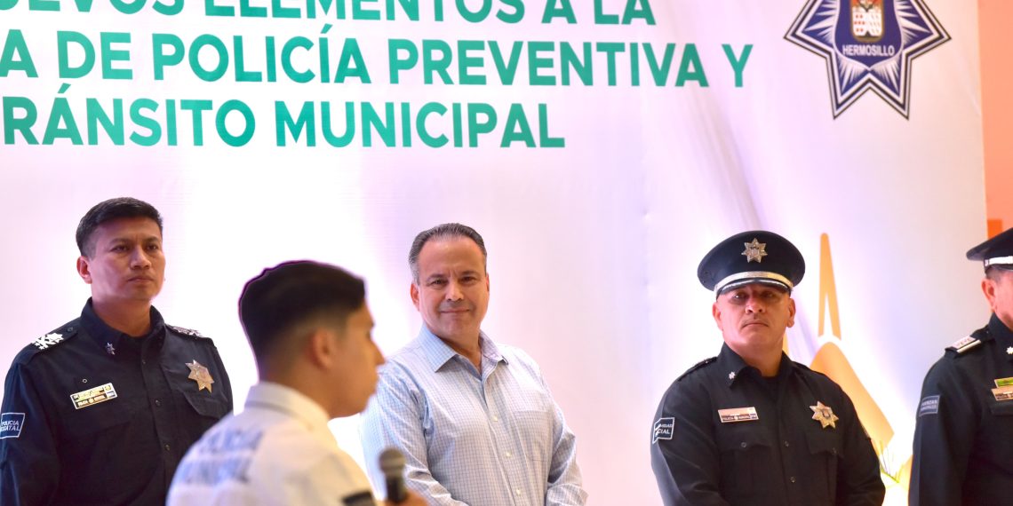 Refuerza Toño Astiazarán acciones en seguridad con nuevos agentes a la Policía Preventiva y Tránsito Municipal