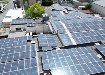 Se tambalea industria solar por incertidumbre
