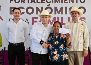 Gobernador Durazo respalda economía de más de 13 mil familias vulnerables con entrega de apoyos directos