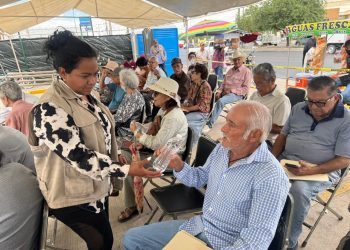 Instala Bienestar Sonora carpas y sillas en Bancos del Bienestar en atención a la derechohabiencia de programas sociales