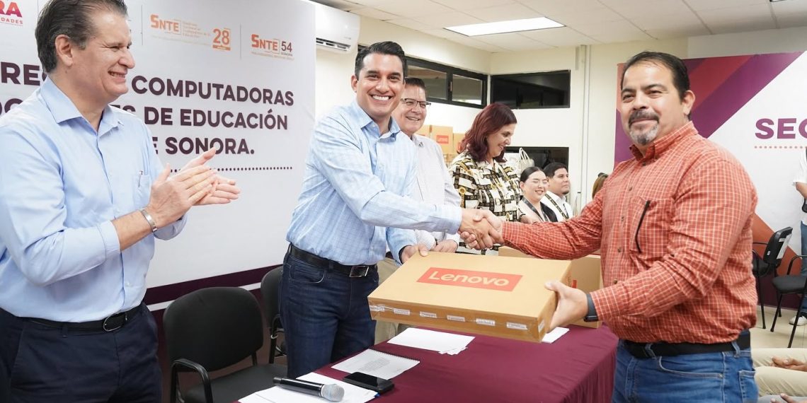 Beneficia Gobernador Durazo a más de dos mil docentes con entrega de computadoras: SEC