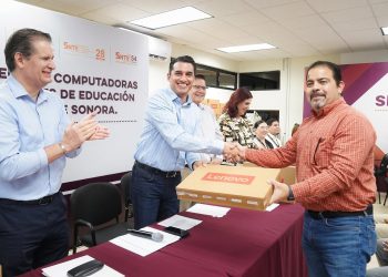 Beneficia Gobernador Durazo a más de dos mil docentes con entrega de computadoras: SEC