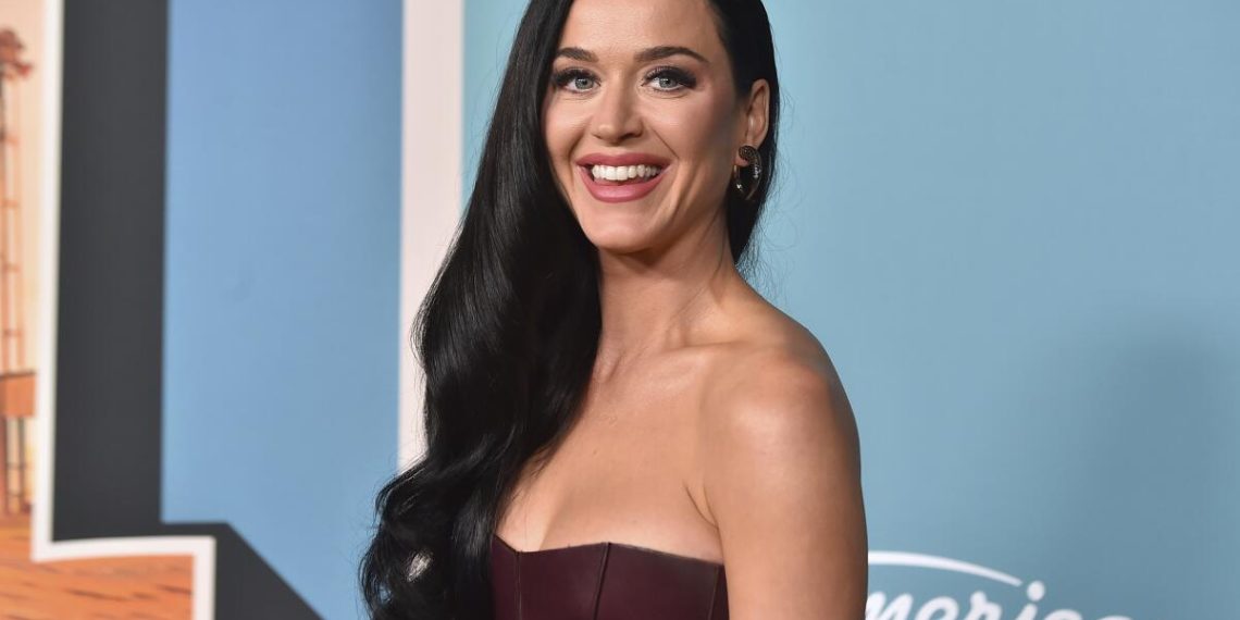 Katy Perry sufre percance durante uno de sus shows en vivo