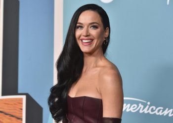 Katy Perry sufre percance durante uno de sus shows en vivo