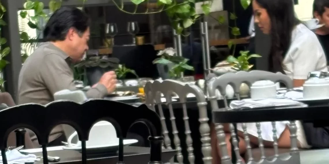 Captan a Mario Delgado vacacionando en exclusivo hotel de Portugal