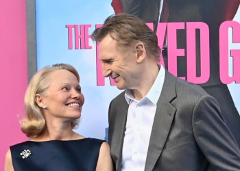 Liam Neeson y Pamela Anderson tendrían romance real