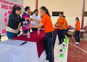 Entrega Gobierno de Sonora uniformes deportivos a población del Cereso Femenil de Hermosillo