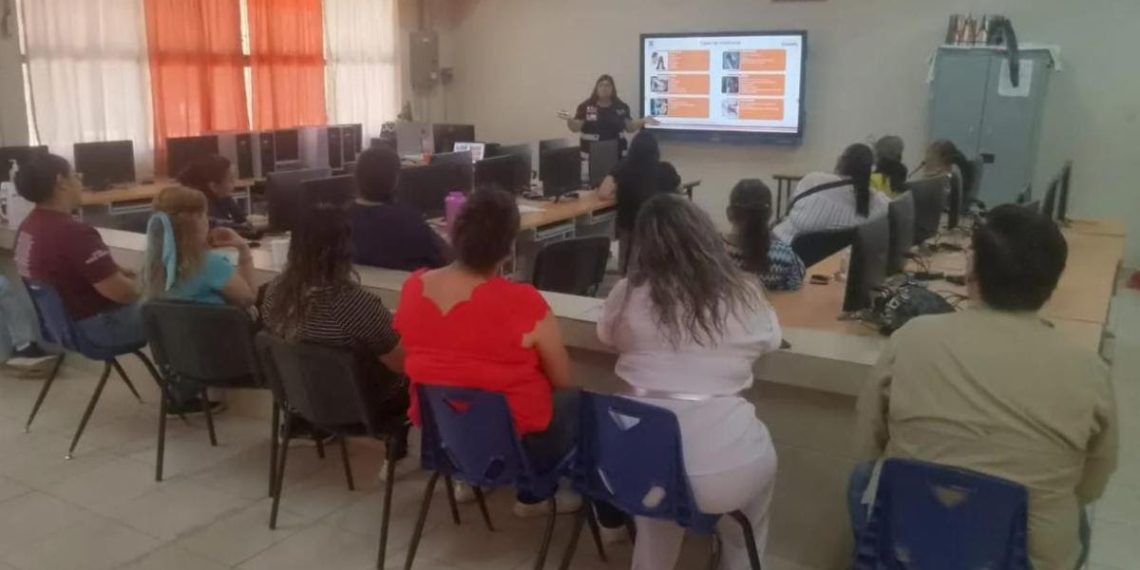 Imparte Gobierno de Sonora Escuela para Padres Promotores de la Paz en Arizpe