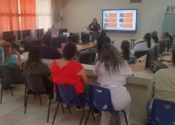Imparte Gobierno de Sonora Escuela para Padres Promotores de la Paz en Arizpe