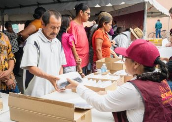 Gobierno de Sonora entrega más de mil lentes en el Poblado Miguel Alemán