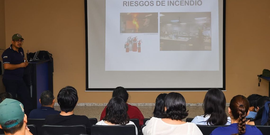 Ofrece Unison capacitación en protección civil a personal y público en general