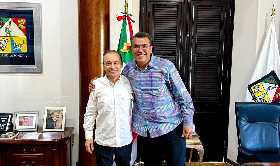 El Diputado federal Ramón Flores entrega su Primer Informe de Actividades Legislativas al Gobernador Alfonso Durazo