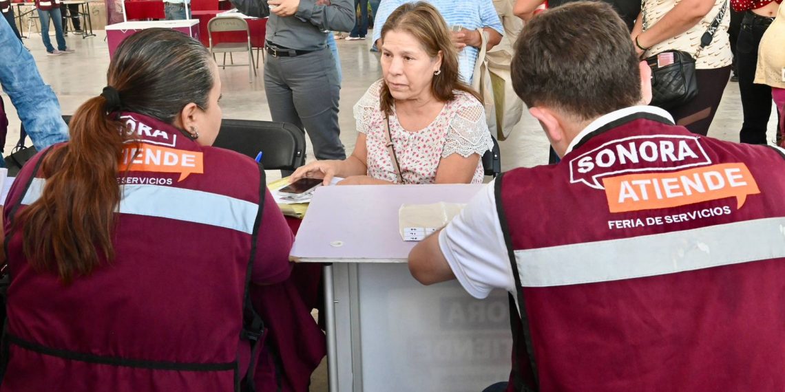 Con jornada “Sonora Atiende” Gobernador Durazo beneficia a familias de la colonia Villa del Real
