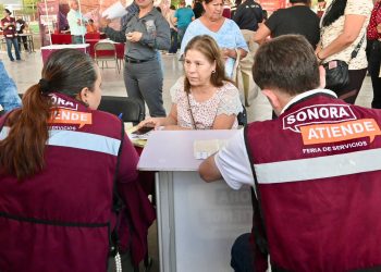 Con jornada “Sonora Atiende” Gobernador Durazo beneficia a familias de la colonia Villa del Real