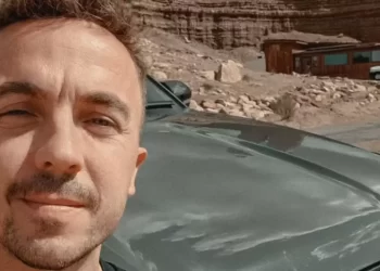 Frankie Muniz sufre accidente y se retira como piloto de NASCAR