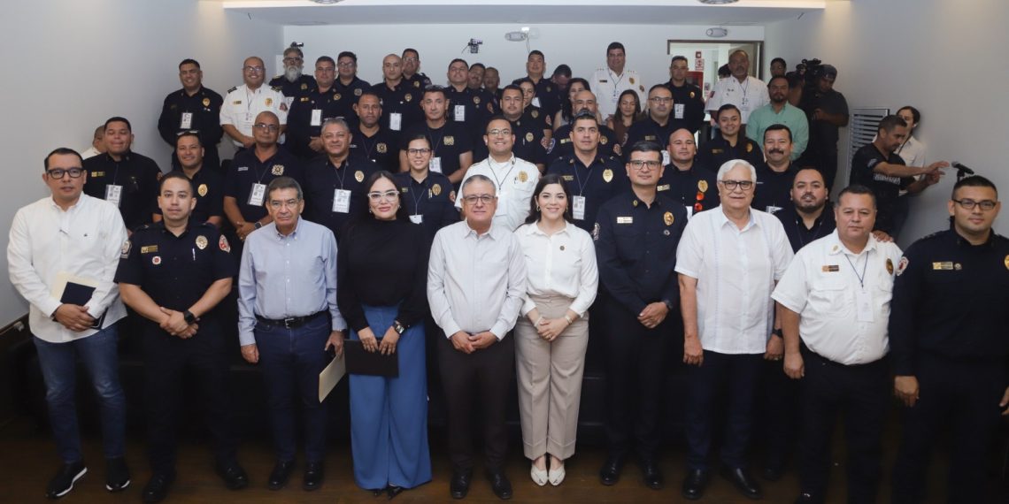 El Congreso de Sonora reconoce el trabajo de bomberos con conferencia