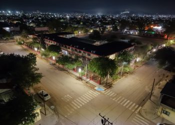 Enciende Toño Astiazarán corredor iluminado #90 de Camina Segura para seguridad de las familias