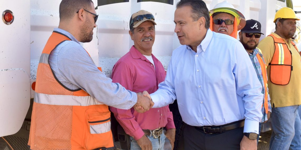 Da Toño Astiazarán banderazo a construcción de vivienda económica con paneles solares