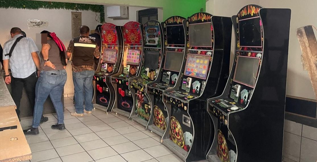 En acciones coordinadas aseguran máquinas tragamonedas durante cateo en Hermosillo