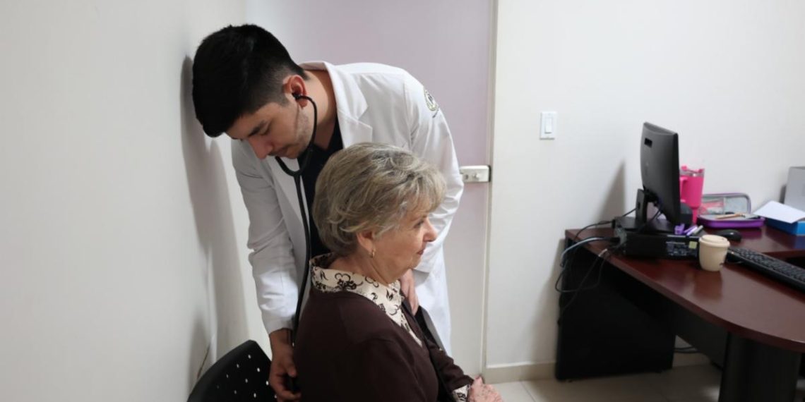 Fortalece Gobierno de Sonora atención médica y actividades para adultos mayores en Isssteson
