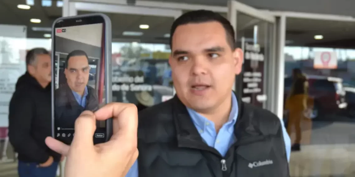 Alejandro González, pierde su visa y se suma a la lista de exfuncionarios