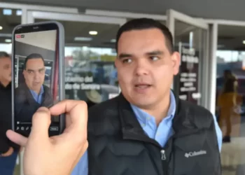 Alejandro González, pierde su visa y se suma a la lista de exfuncionarios