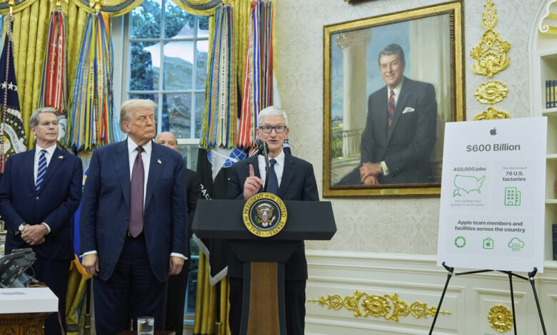 Trump anuncia que Apple invertirá otros $100,000 millones en manufactura en EEUU