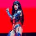 Ayuda Katy Perry a fan que se desmayó en el escenario