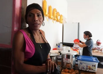 Mujeres mexicanas trabajan más pero en labores no remuneradas