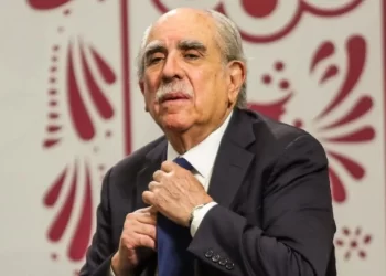 Exhiben en la Comisión Permanente presunta red de nepotismo vinculada a Pablo Gómez