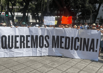 Nariz Roja responde a Claudia Sheinbaum tras minimizar marcha por desabasto de medicamentos