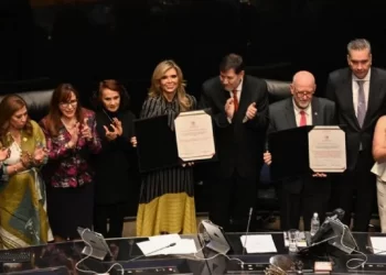 Entre protestas de Lilly Téllez, Claudia Pavlovich fue ratificada como embajadora de Panamá