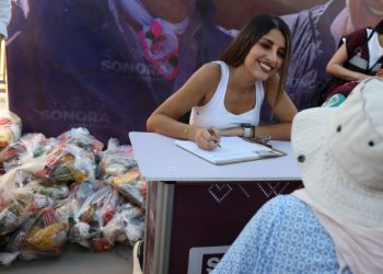 Gobernador Durazo cumple a familias de la colonia Las Peredas con servicios gratuitos de “Sonora Atiende”