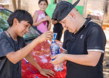 Gobierno de Sonora acerca hidratación y atención médica a la población durante temporada de calor